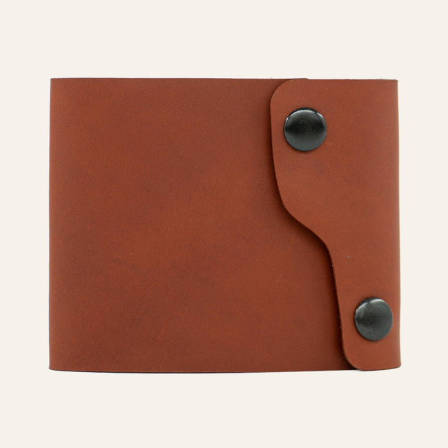 MZ Leather Craft çift çıtçıtlı dil kapaklı kompakt kiremit Buttero deri cüzdanı, kapalı önden görünüm ve asimetrik kapak tasarımı