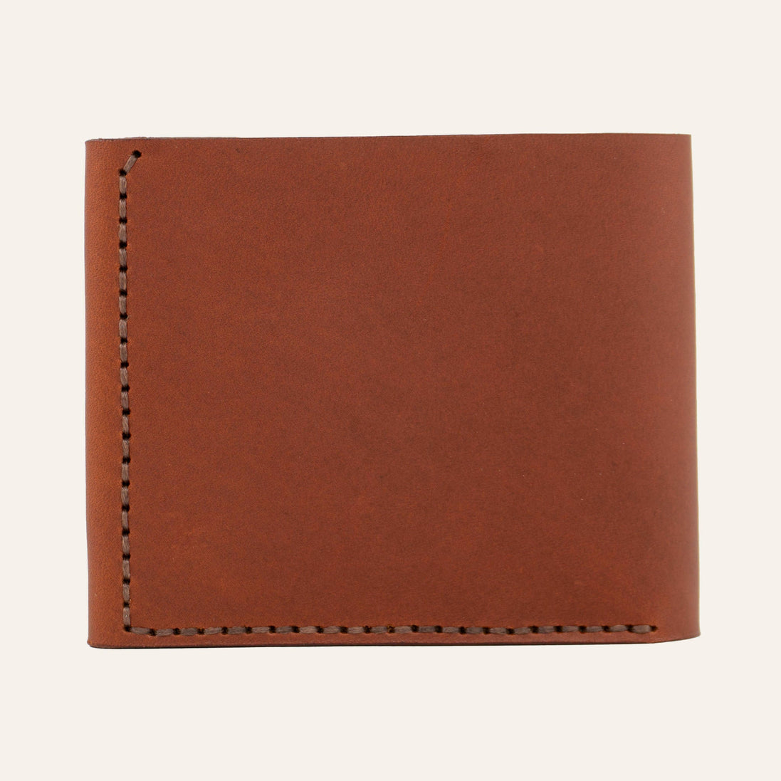 MZ Leather Craft çift çıtçıtlı dil kapaklı kompakt kiremit Buttero deri cüzdan arka görünüm, köşede kahverengi el dikişi detayı ve pürüzsüz yüzey
