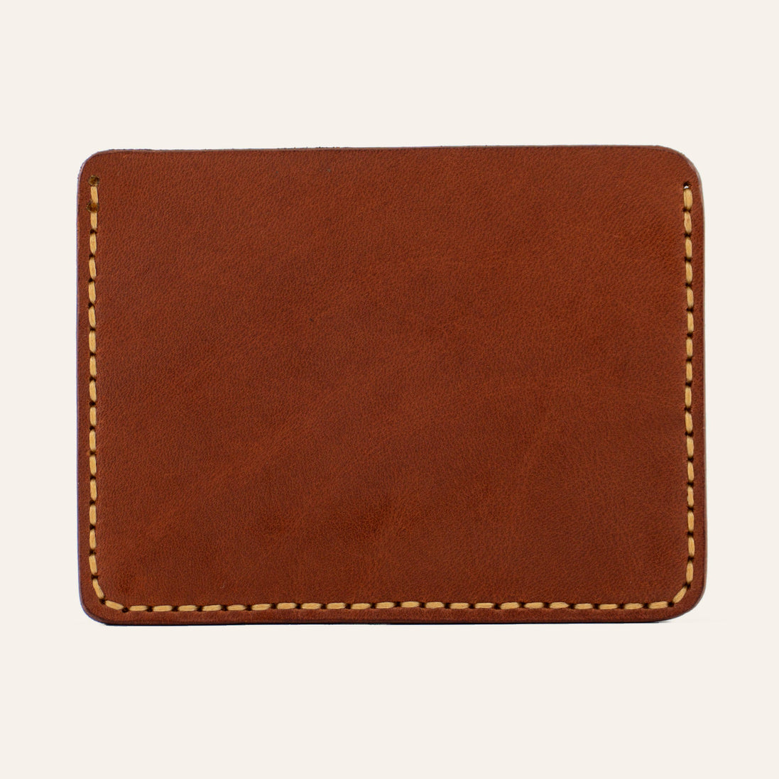 MZ Leather Craft yatay minimalist kiremit Buttero deri kartlık, temiz arka paneli ve çevreleyen sarı el dikişlerini gösteren arka görünüm