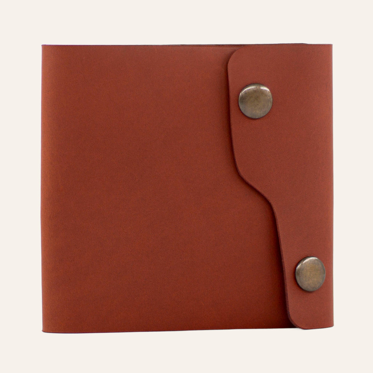 MZ Leather Craft çift çıtçıtlı dil kapaklı kiremit Buttero deri erkek cüzdanı, kapalı önden görünüm ve asimetrik kapak tasarımı 