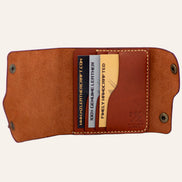 MZ Leather Craft açık dil kapaklı kiremit Buttero deri cüzdan iç görünüm, dikey kart yuvaları, tanıtım kartları, kabartmalı MZ logosu ve kontrast sarı saraç dikişleri