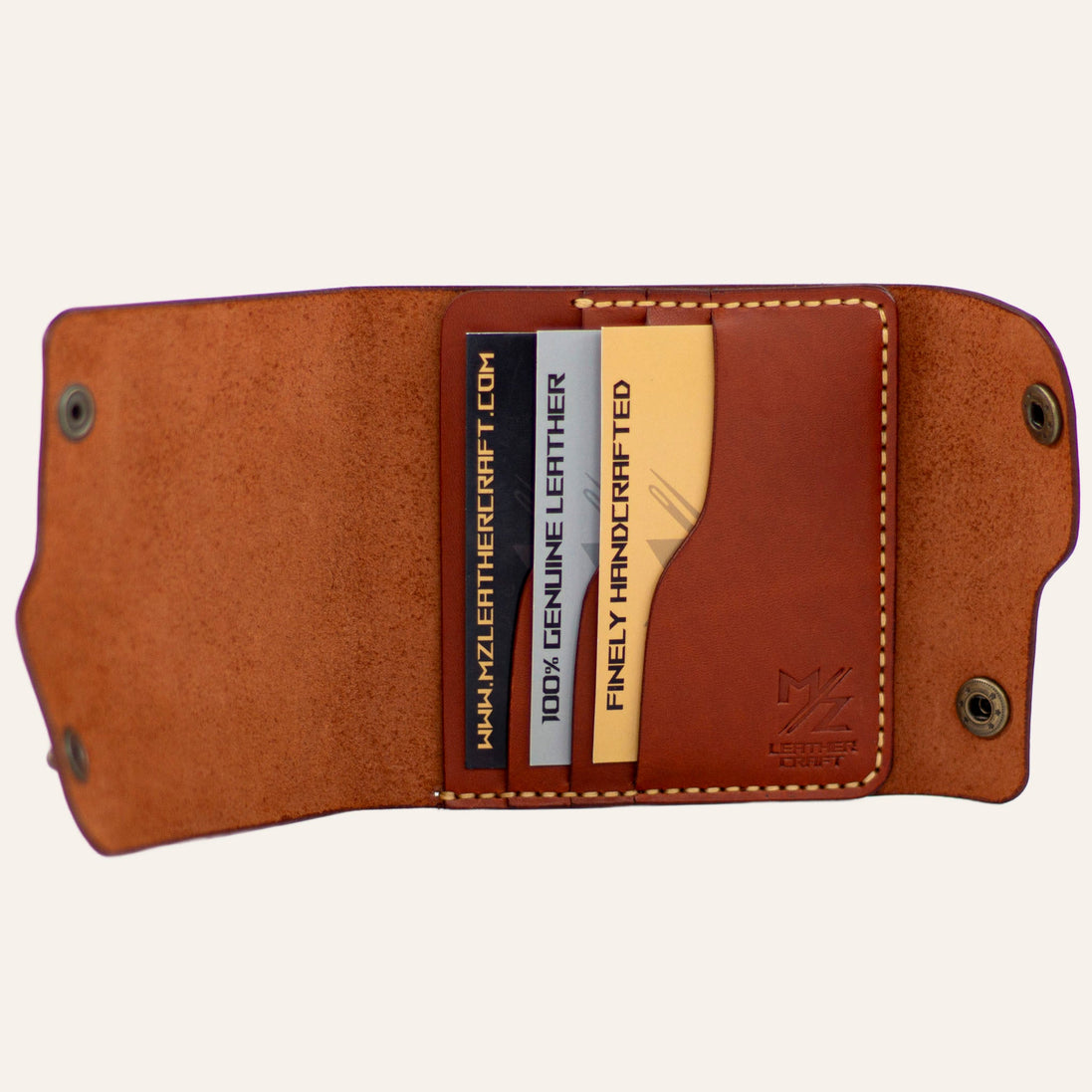 MZ Leather Craft açık dil kapaklı kiremit Buttero deri cüzdan iç görünüm, dikey kart yuvaları, tanıtım kartları, kabartmalı MZ logosu ve kontrast sarı saraç dikişleri