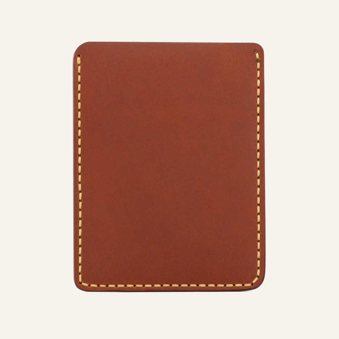 MZ Leather Craft dikey minimalist kiremit Buttero deri kartlık, pürüzsüz sürekli deri paneli ve çevreleyen sarı el dikişlerini gösteren arka görünüm