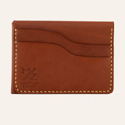 MZ Leather Craft çift çıtçıtlı kapaklı minimalist kiremit Buttero deri cüzdan boş arka görünüm, kıvrımlı iki adet kart yuvası, sarı saraç dikişleri ve kabartmalı MZ logosu 
