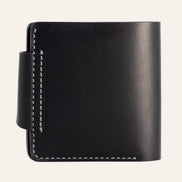 MZ Leather Craft çıtçıtlı yatay siyah Buttero deri klasik erkek cüzdanı arka görünüm, pürüzsüz sürekli deri panel, çıtçıtlı bütünleşik kapama kayışı ve kontrast gri el dikişleri