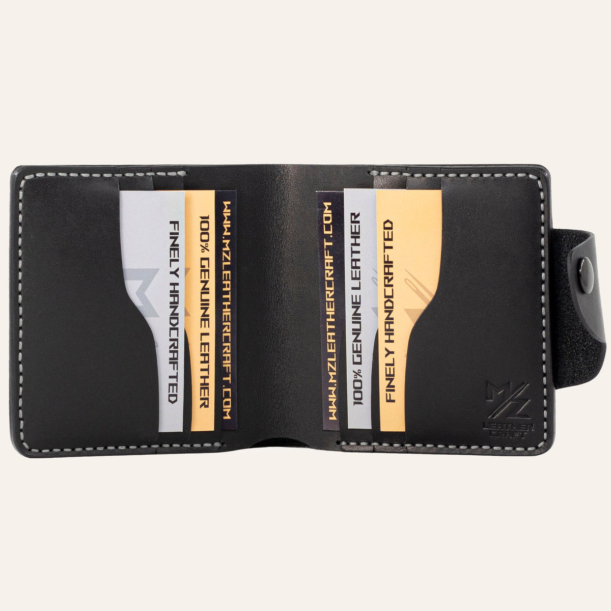 MZ Leather Craft açık siyah Buttero deri yatay cüzdan, altı kart yuvasını dolu olarak gösteren iç görünüm. Gold ve silver sample kartlar ve metinleri ile gri saraç dikişler ve MZ logosu net