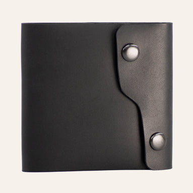 MZ Leather Craft çift çıtçıtlı dil kapaklı siyah Buttero deri erkek cüzdanı, kapalı önden görünüm ve asimetrik kapak tasarımı