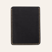 MZ Leather Craft dikey minimalist siyah Buttero deri kartlık, pürüzsüz sürekli deri paneli ve çevreleyen sarı el dikişlerini gösteren arka görünüm