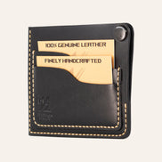 MZ Leather Craft köşe çıtçıtlı ters cüzdan siyah Buttero deri, kapalı hafif açılı sağ profil görünümü, köşe çıtçıt detayı ve sarı saraç dikişleri