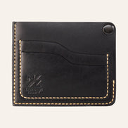 MZ Leather Craft köşe çıtçıtlı ters cüzdan siyah Buttero deri, boş kart yuvalarını, kıvrımlı kesim hatlarını ve kapalı köşe çıtçıtını gösteren ön görünüm