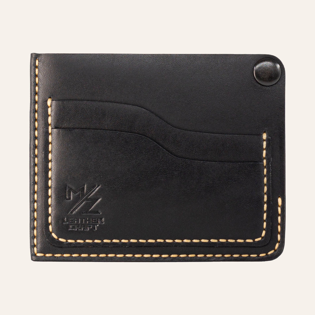 MZ Leather Craft köşe çıtçıtlı ters cüzdan siyah Buttero deri, boş kart yuvalarını, kıvrımlı kesim hatlarını ve kapalı köşe çıtçıtını gösteren ön görünüm