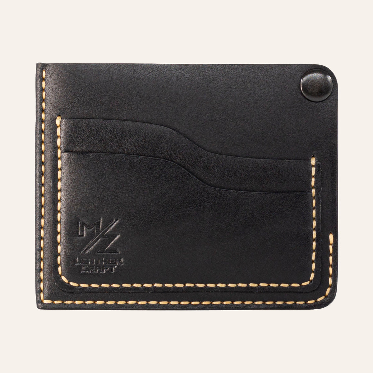 MZ Leather Craft köşe çıtçıtlı ters cüzdan siyah Buttero deri, boş kart yuvalarını, kıvrımlı kesim hatlarını ve kapalı köşe çıtçıtını gösteren ön görünüm