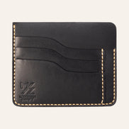 MZ Leather Craft siyah Buttero deri ters cüzdan, 3 boş kart yuvasını ve mat deri dokusunu gösteren düz ön görünüm, sarı el dikişleri ve kabartmalı MZ logosu