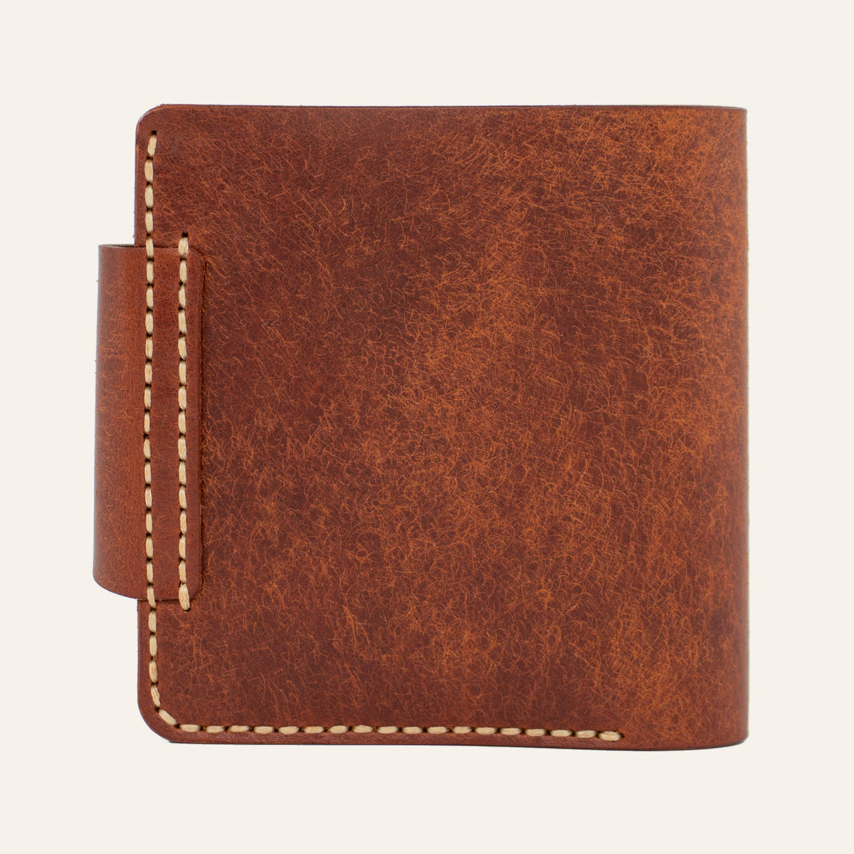 MZ Leather Craft çıtçıtlı yatay kiremit Pueblo deri klasik erkek cüzdanı arka görünüm, pürüzsüz sürekli deri panel, çıtçıtlı bütünleşik kapama kayışı ve kontrast açık gri el dikişleri