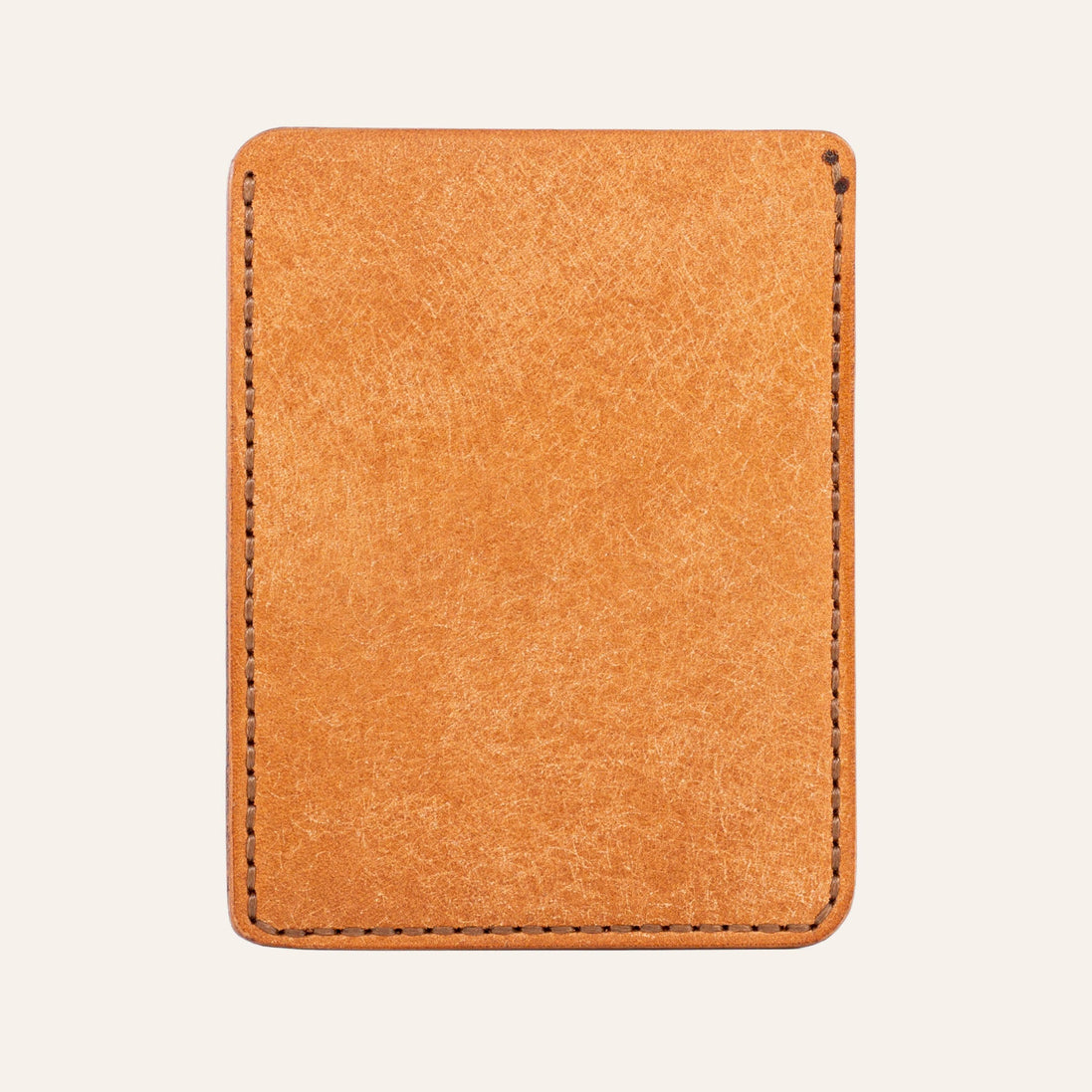 MZ Leather Craft dikey minimalist natürel Pueblo deri kartlık, pürüzsüz sürekli deri paneli ve çevreleyen kahverengi el dikişlerini gösteren arka görünüm