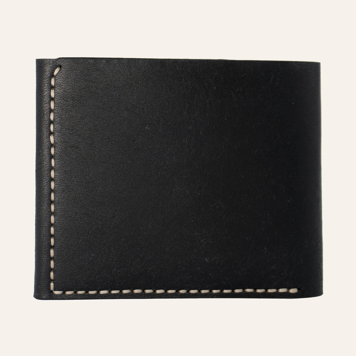 MZ Leather Craft çift çıtçıtlı dil kapaklı kompakt siyah Pueblo deri cüzdan arka görünüm, köşede açık gri el dikişi detayı ve mat yüzey