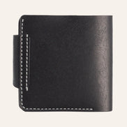 MZ Leather Craft çıtçıtlı yatay siyah Pueblo deri klasik erkek cüzdanı arka görünüm, pürüzsüz sürekli deri panel, çıtçıtlı bütünleşik kapama kayışı ve kontrast gri el dikişleri