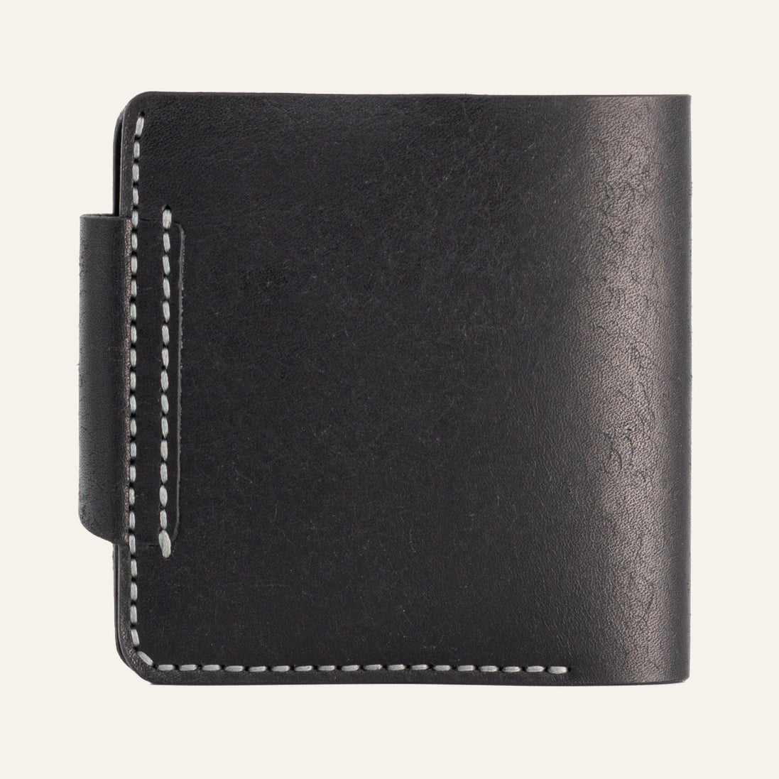 MZ Leather Craft çıtçıtlı yatay siyah Pueblo deri klasik erkek cüzdanı arka görünüm, pürüzsüz sürekli deri panel, çıtçıtlı bütünleşik kapama kayışı ve kontrast gri el dikişleri