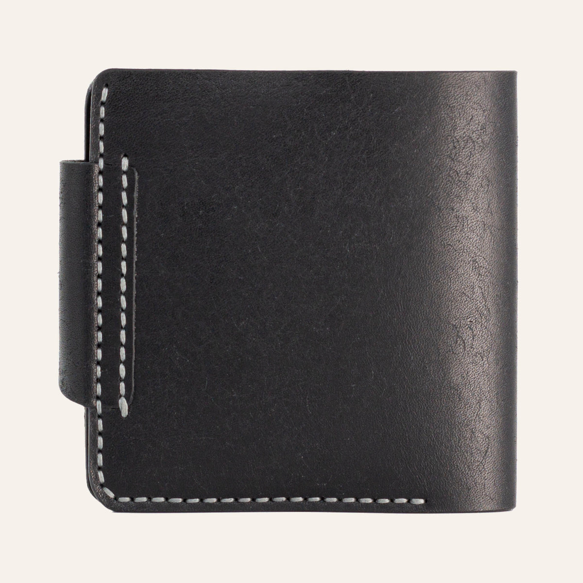 MZ Leather Craft çıtçıtlı yatay siyah Pueblo deri klasik erkek cüzdanı arka görünüm, pürüzsüz sürekli deri panel, çıtçıtlı bütünleşik kapama kayışı ve kontrast gri el dikişleri