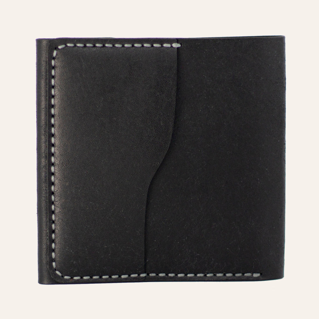MZ Leather Craft çift çıtçıtlı dil kapaklı siyah Pueblo deri cüzdan arka görünüm, kontrast gri el dikişli pratik dış kart bölmesi