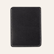 MZ Leather Craft dikey minimalist siyah Pueblo deri kartlık, pürüzsüz sürekli deri paneli ve çevreleyen gri el dikişlerini gösteren arka görünüm