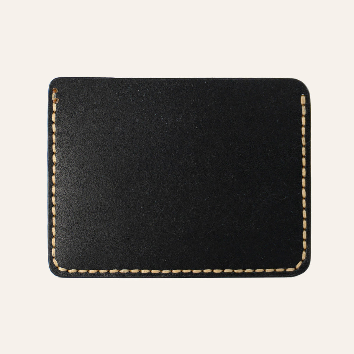 MZ Leather Craft yatay minimalist siyah Pueblo deri kartlık, temiz arka paneli ve çevreleyen sarı el dikişlerini gösteren arka görünüm