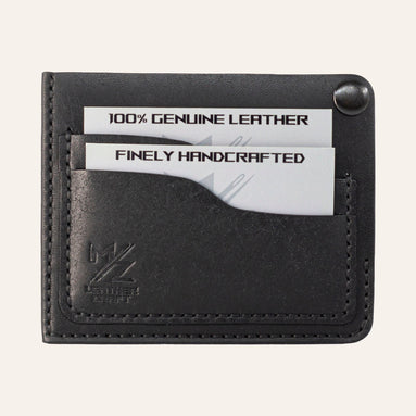 MZ Leather Craft köşe çıtçıtlı ters cüzdan siyah Pueblo deri, kapalı önden görünüm, iki adet dolu kart yuvası, siyah el dikişi ve kabartmalı MZ logosu