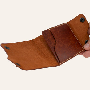 MZ Leather Craft açık dil kapaklı kompakt kiremit Pueblo deri cüzdan, el ile tutulan boş iç görünüm, tekli geniş kart bölmesi ve açık gri el dikişi detayları