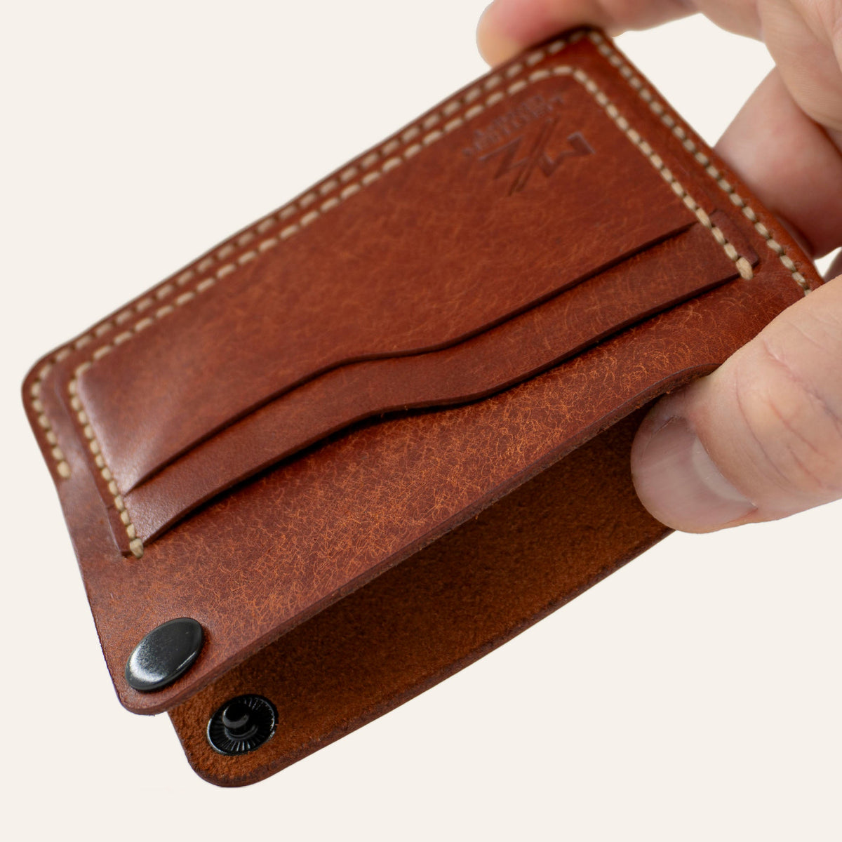 MZ Leather Craft köşe çıtçıtlı ters cüzdan kiremit Pueblo deri, el ile tutulan açık köşe çıtçıtlı görünüm, iç bölme ve işlevsel tasarım sunumu